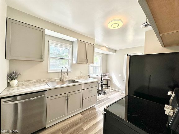 4th image of 3822 E 186th St