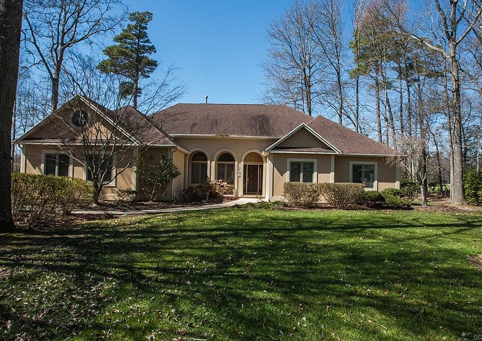 1st image of 105 Kings Creek Cir