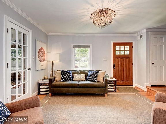 5th image of 1061 N Nelson St