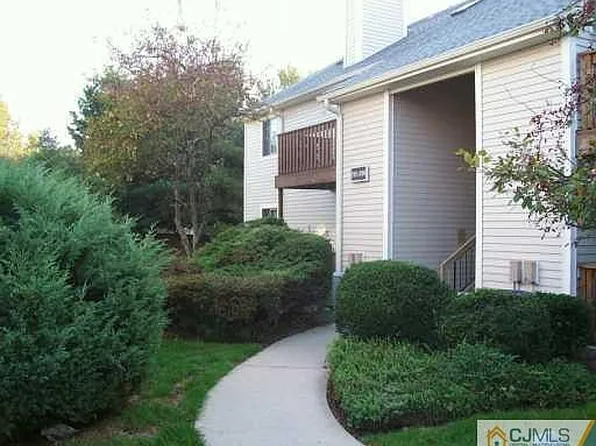 2102 Aspen Dr, Plainsboro, NJ 08536