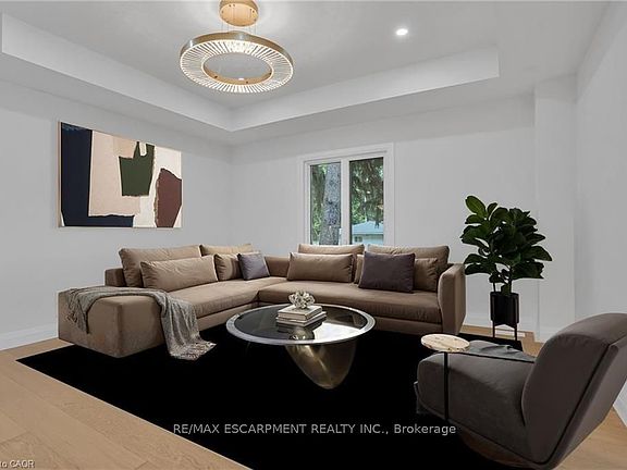 4th image of 390 Southcote Rd