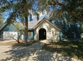 112 Flores Dr, Zapata, TX 78076