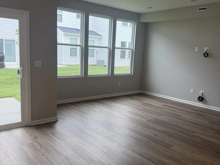 7334 Selah Ln — Photo 3