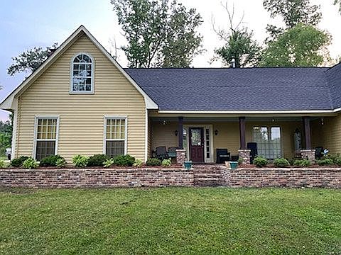 5 bedroom 3 bath home on5 Lots