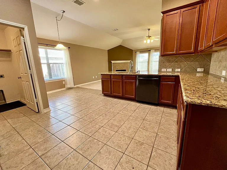 3504 Northpointe Dr — Photo 26