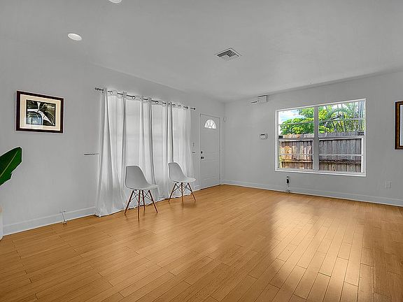 3rd image of 1416 N Andrews Ave