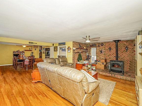 5th image of 11 Woodmont Pl