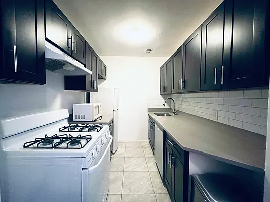 Rented by Ovation Properties, LLC | media 8