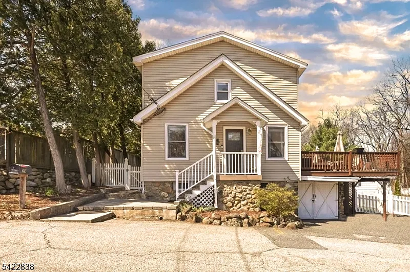 29 Sunset Ave photo 1