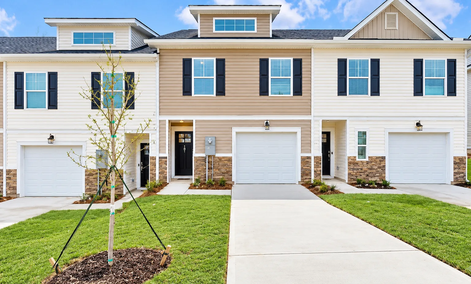 3 bed, 2.5 bath, 1335 sqft, $2,195 — Photo 1