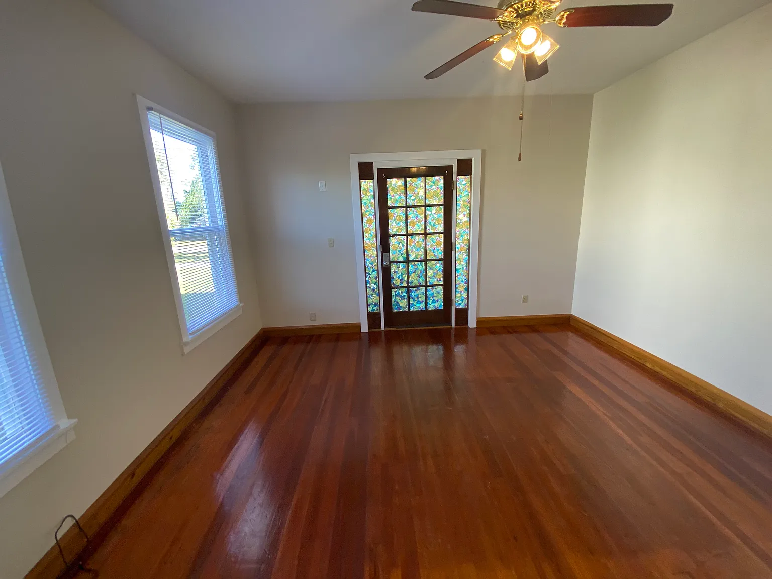 3 bed, 2.0 bath, 1389 sqft, $1,300 — Photo 4