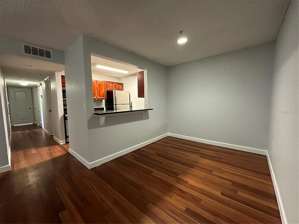 3 bed, 2.0 bath, 993 sqft, $1,700 — Photo 2