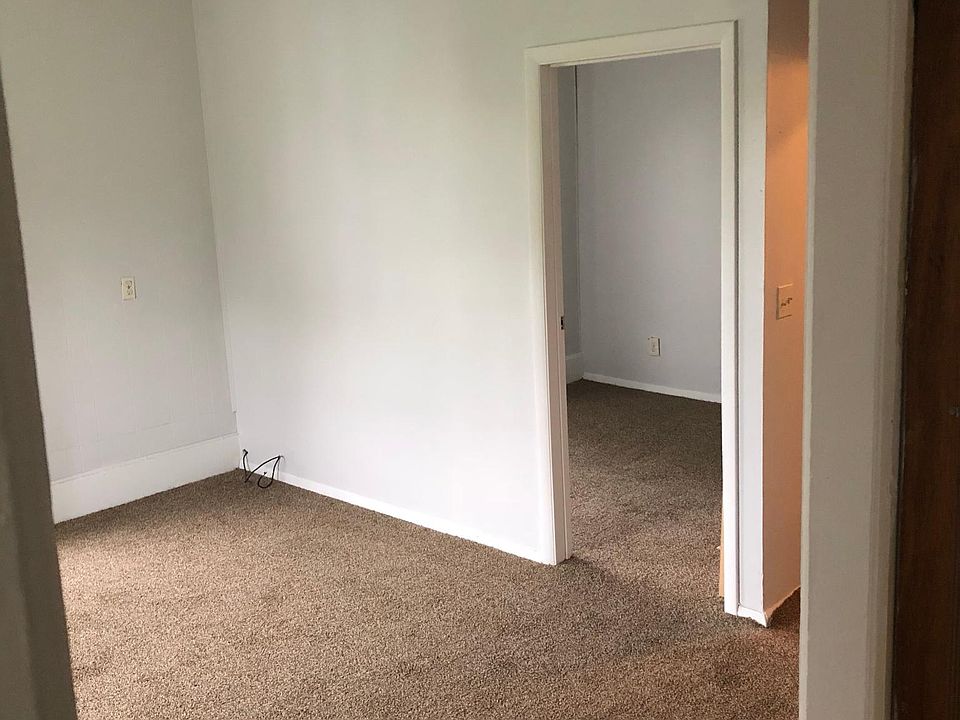 2nd image of 142 Fall St