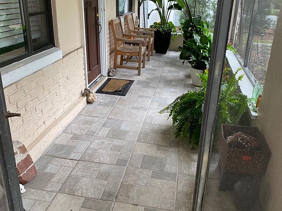 3rd image of 1450 Magnolia Ave