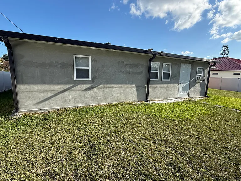 1481 SW Jacksonville Ave — Photo 23