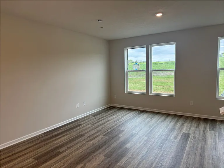315 Alliance Dr — Photo 12