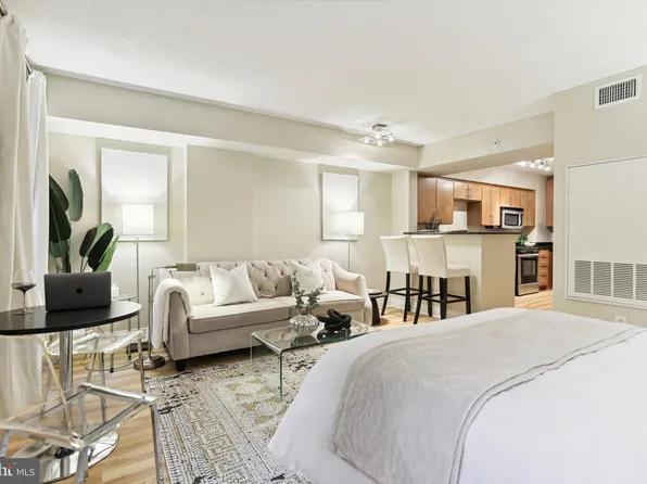 915 E St NW APT 306, Washington, DC 20372