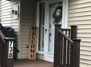 738 Ridgeview Circle Ln, Ballwin, MO 63021