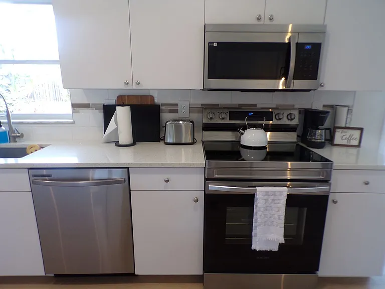 1148 Salina Ave — Photo 6