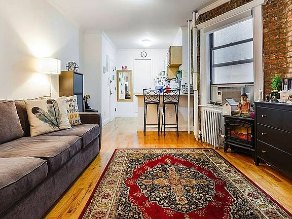 4th image of 409 W 48th St #4W