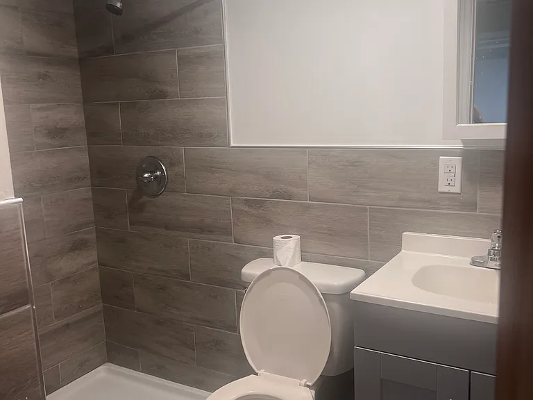 143 Voss Ave #BASEMENT — Photo 3