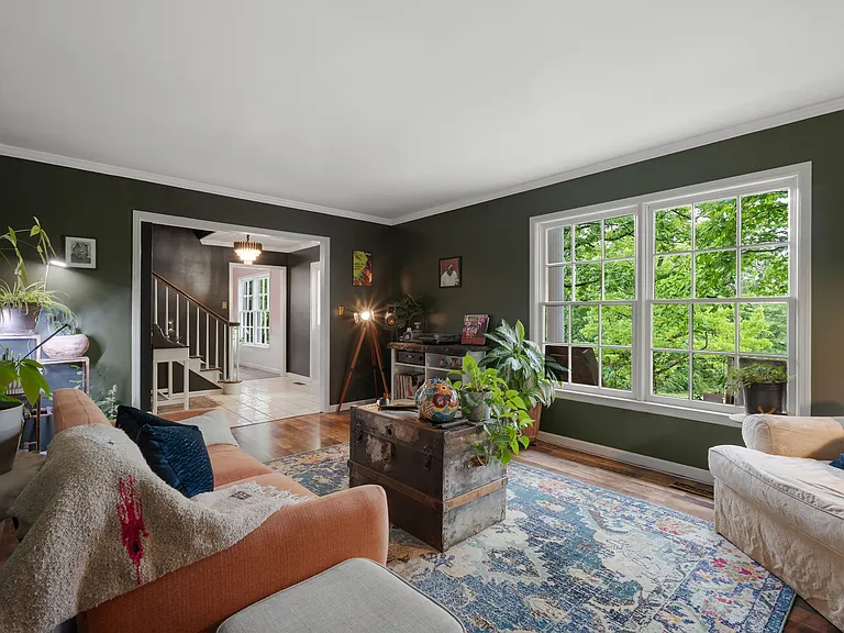 Another perspective of the sitting room