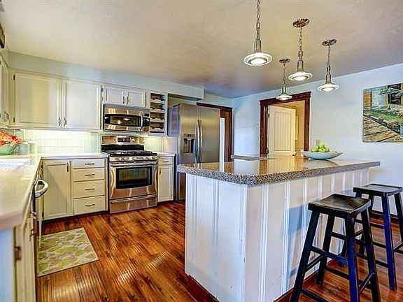 5th image of 2407 E Pine Terrace Ln