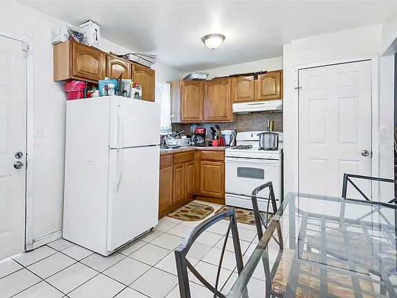 5th image of 2 Satinwood St