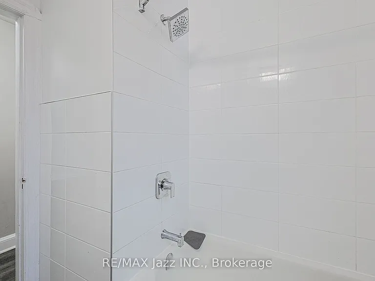 366 Mary St N #4 — Photo 28
