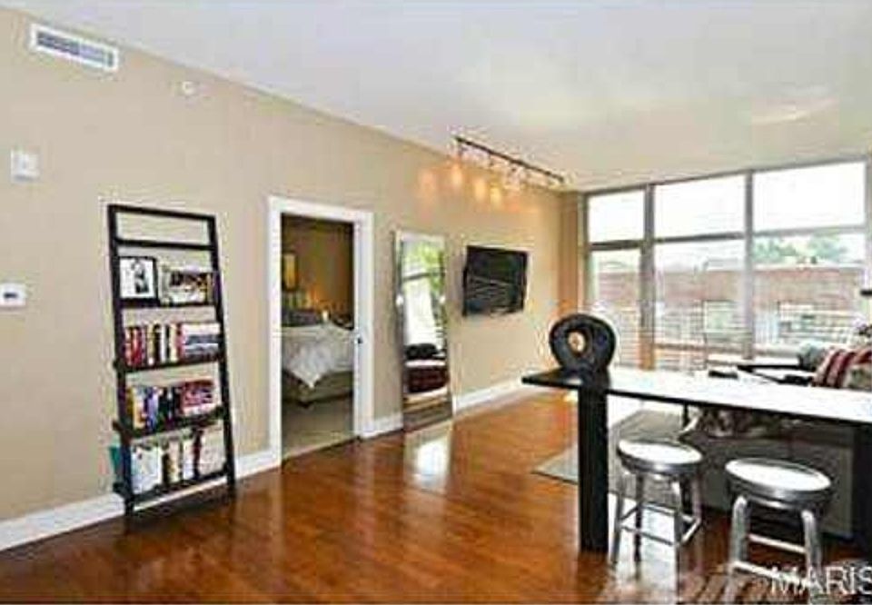 1st image of 9 N Euclid Ave #301