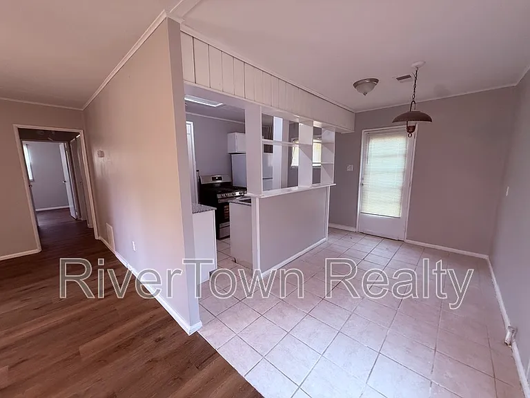 3300 Baskin St — Photo 3