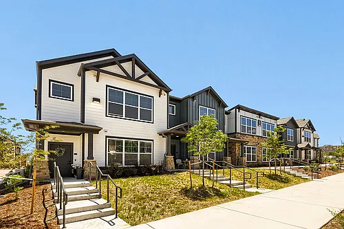 Ara Townhomes and Flats Photo 1