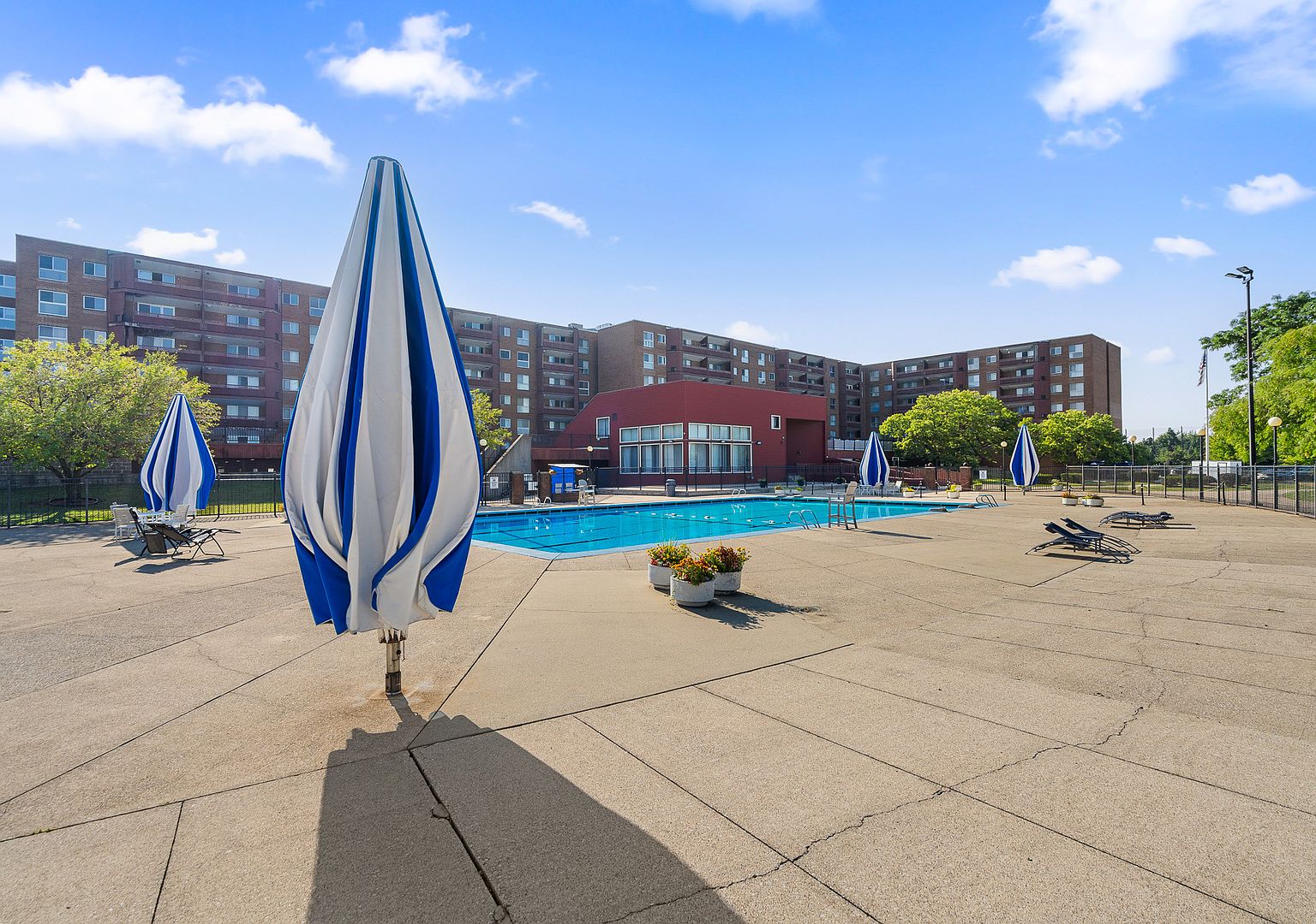 200 Park Ave APT 734