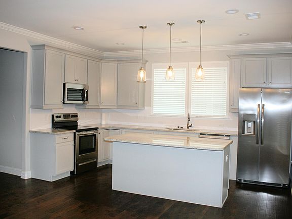 2nd image of 6 Cottage Knoll Cir