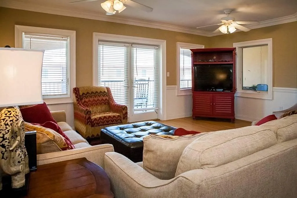 3 bed, 2.5 bath, 2200 sqft, $4,000 — Photo 4