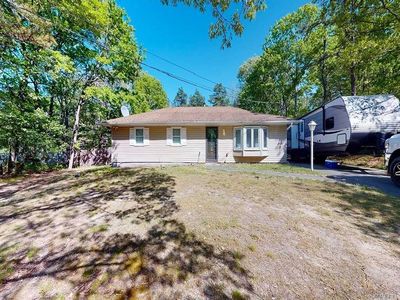 61 Sally Ln, Ridge, NY, 11961