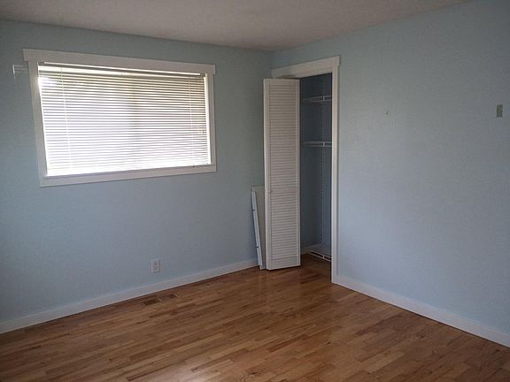 4th image of 4725 41st St NE