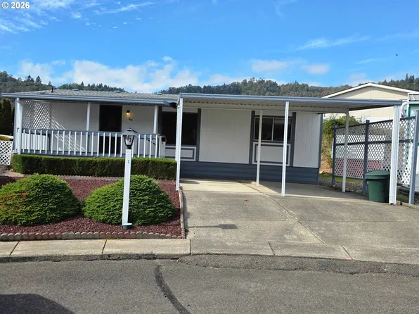 812 Shadow Ranch Ln, Roseburg, OR 97470