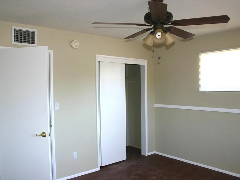 1422 E Blacklidge Dr — Photo 6