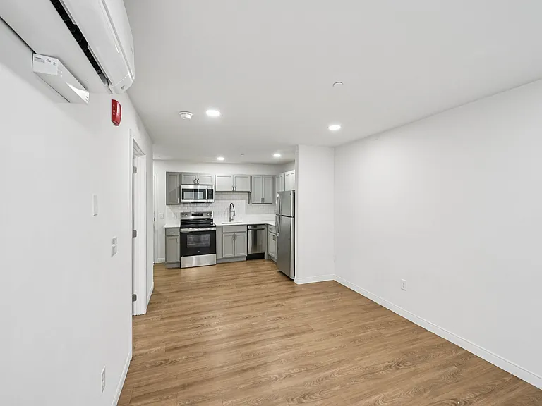Hamilton Apartments — Photo 22