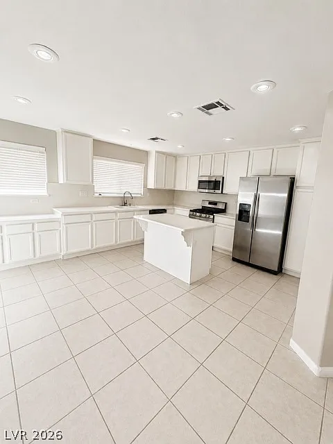 3 bed, 2.5 bath, 1671 sqft, $1,900 — Photo 3