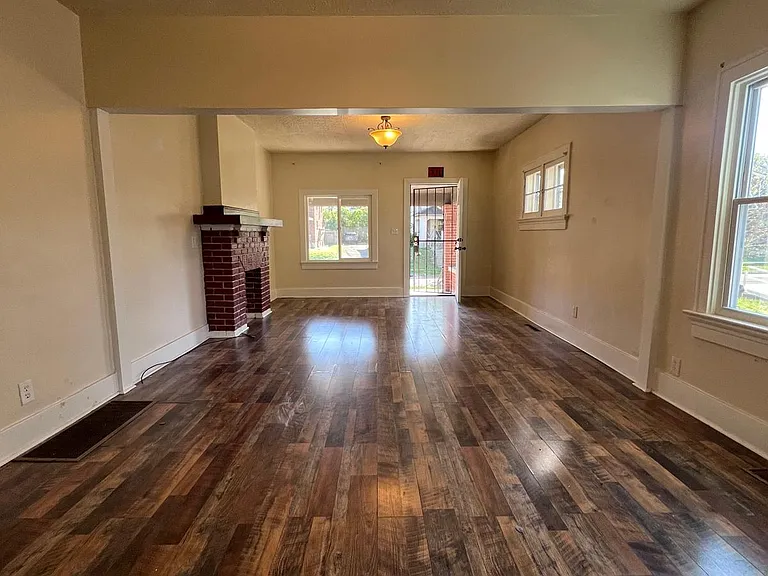 136 Willowwood Dr — Photo 3