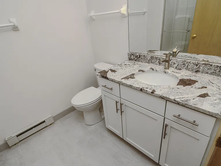 Yorktown Estates Apartments — Photo 40