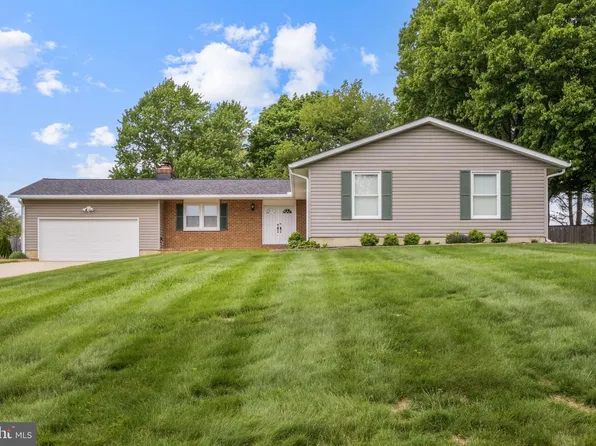 1812 Miller Dr, Finksburg, MD 21048