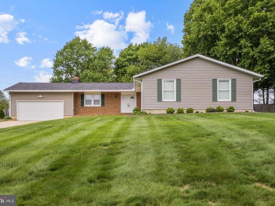 1812 Miller Dr, Finksburg, MD 21048