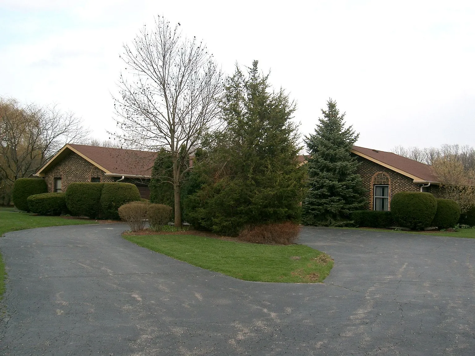 730 Sunrise Rd photo 1