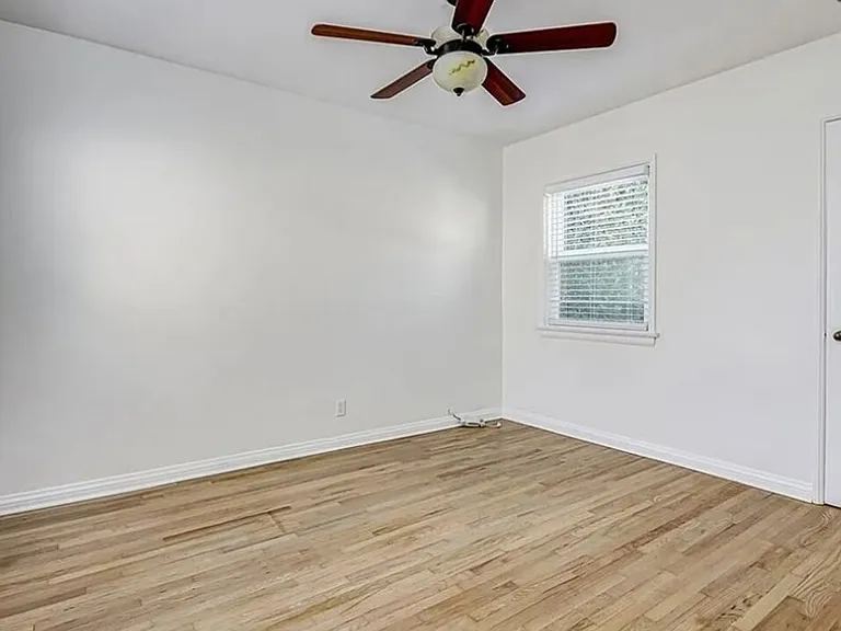 1430 Ocean Park Blvd — Photo 9