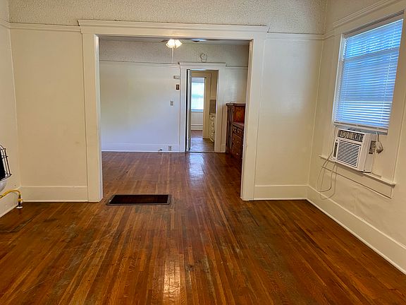 3rd image of 1327 N Linden Ave