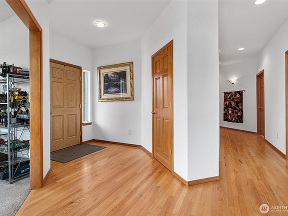4th image of 644 Briarwood Terrace