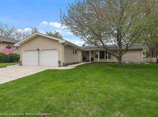 1620 Bayberry Ln, Hampshire, IL 60178